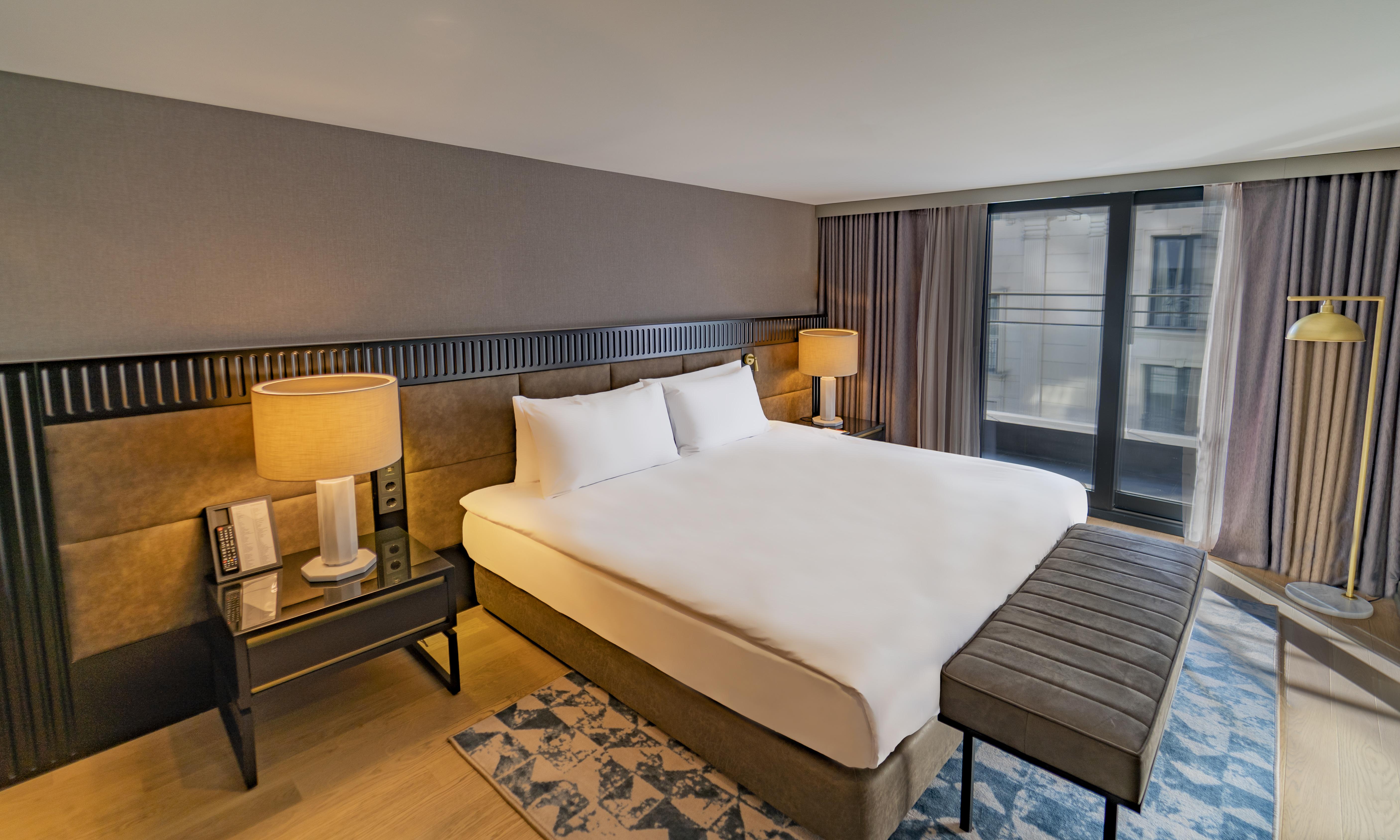 ホテル Sofitel Istanbul Taksim エクステリア 写真 A bedroom at the hotel