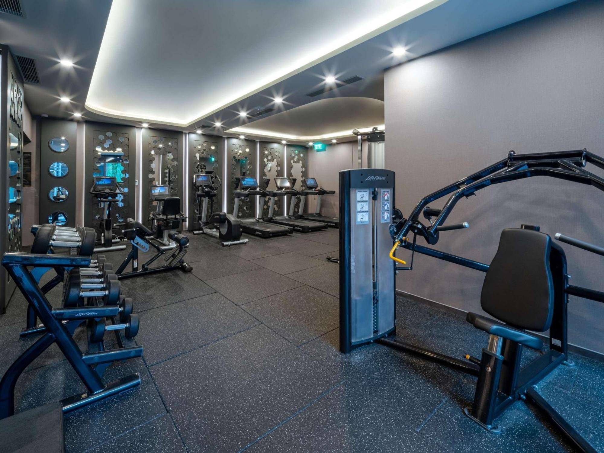 ホテル Sofitel Istanbul Taksim エクステリア 写真 The gym at the 100 Queen's Gate